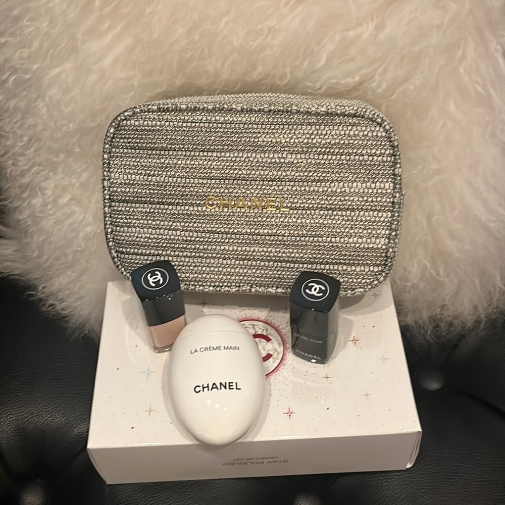Chanel holiday manicure set new!